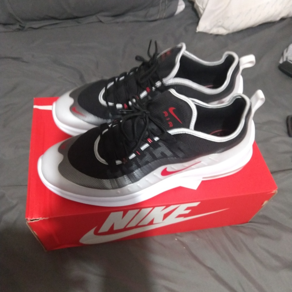 Nike Air Max AXIS Size 14 Mens